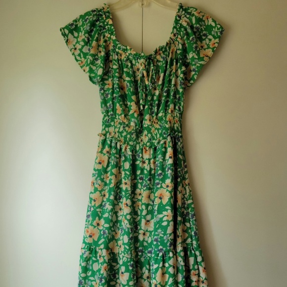 Green Floral Short Sleeve Dress - Picture 1 of 4